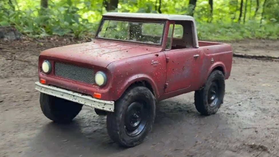 1/10 scale Scout on axial 10.3 roller