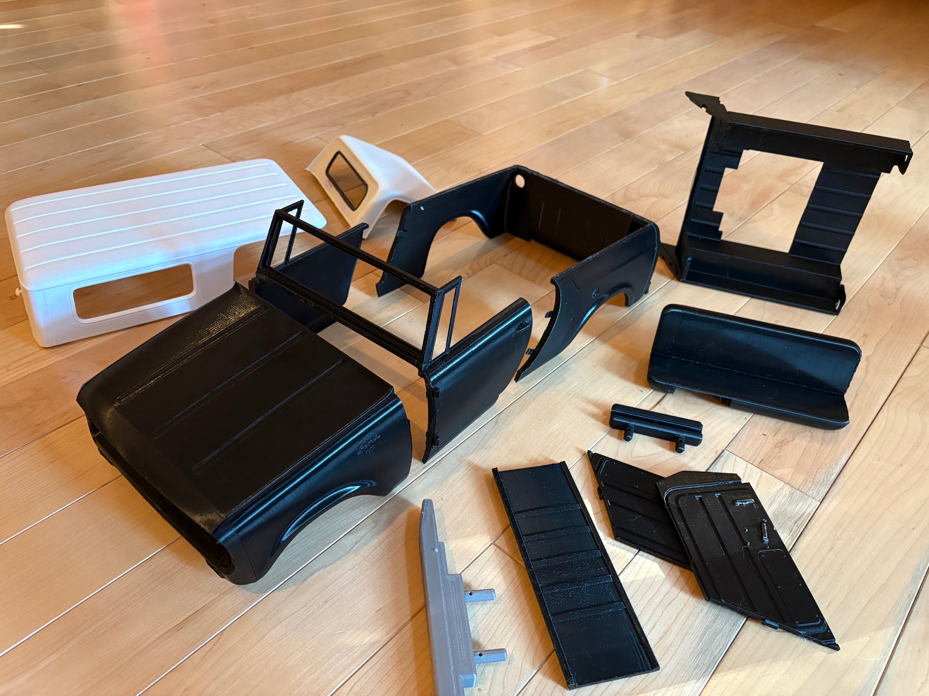 RC 3D Fab Factory 1/10 Scout Kit (Box Back) for Axial 10.3 coyote and new builders kit. For Basecamp, CJ7 and SR5 need AXI-2997 bumper mount. One week lead time